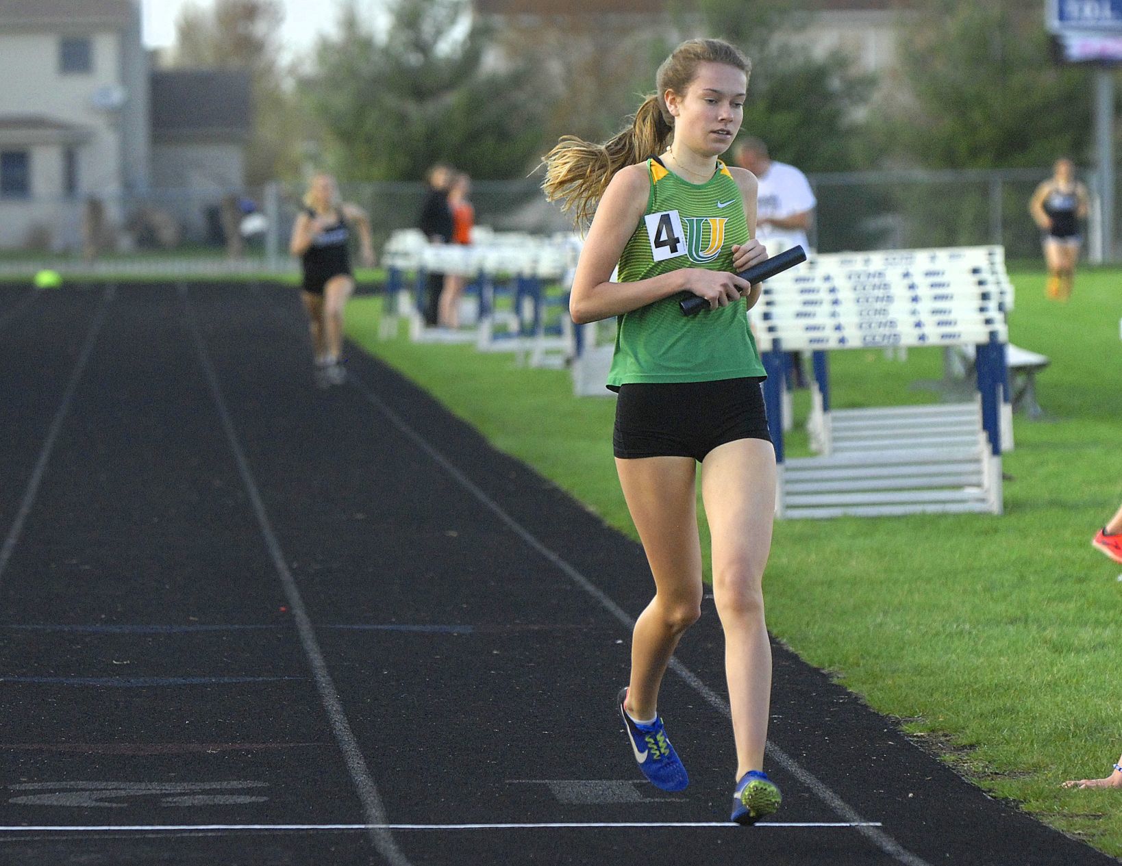 042319-blm-spt-5girlstrack